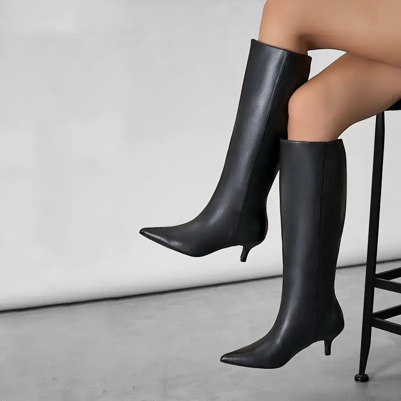 Bottes noires à talons aiguilles pour femme