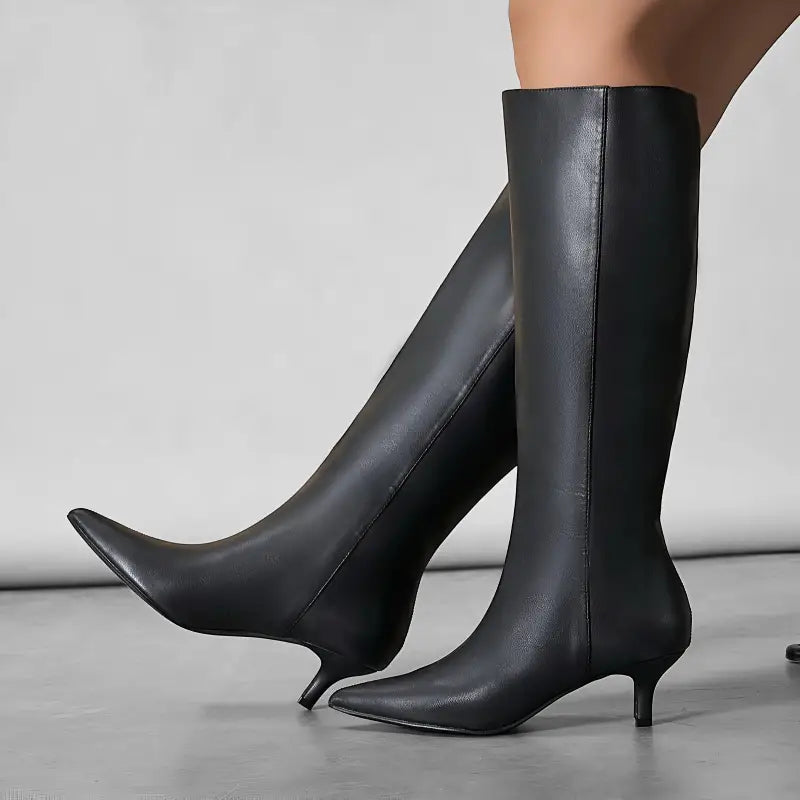 Bottes noires à talons aiguilles pour femme